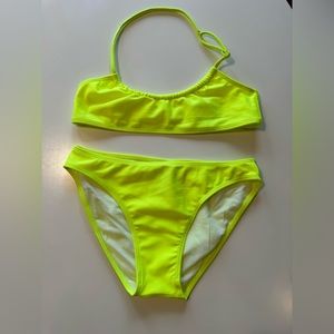Girls bikini never worn no tags. Excellent condition.